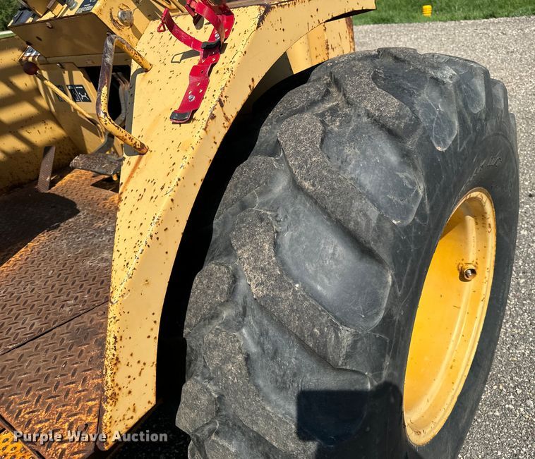 image for item EH4361 1996 John Deere 482C forklift