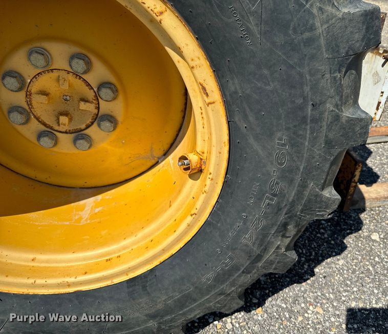 image for item EH4361 1996 John Deere 482C forklift