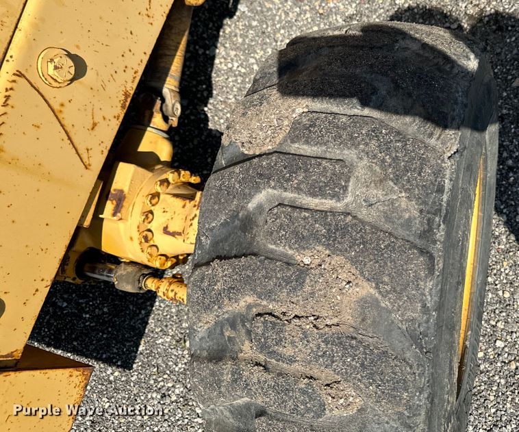 image for item EH4361 1996 John Deere 482C forklift