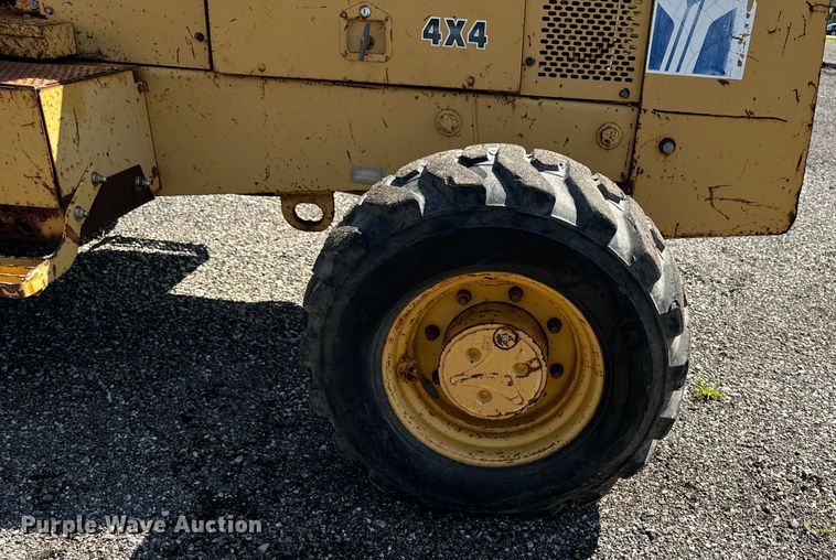 image for item EH4361 1996 John Deere 482C forklift