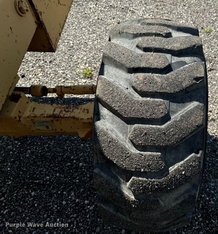 image for item EH4361 1996 John Deere 482C forklift