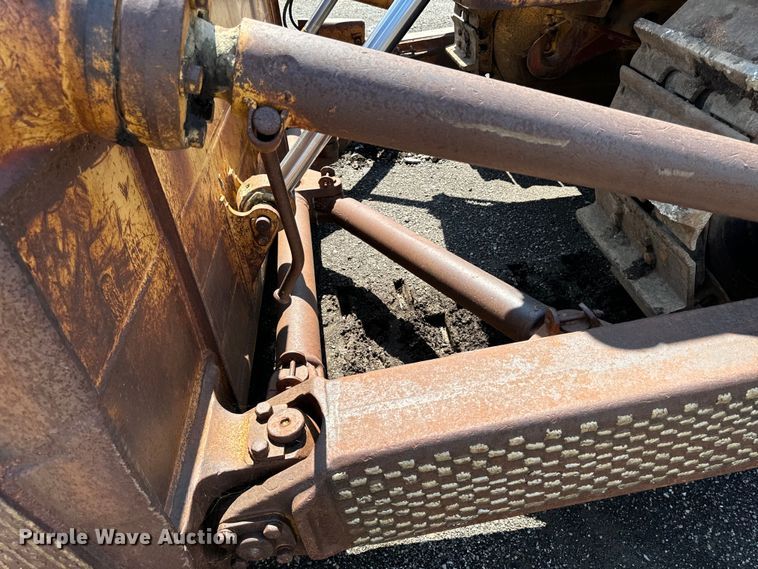 image for item EH4366 1973 Caterpillar D9G dozer