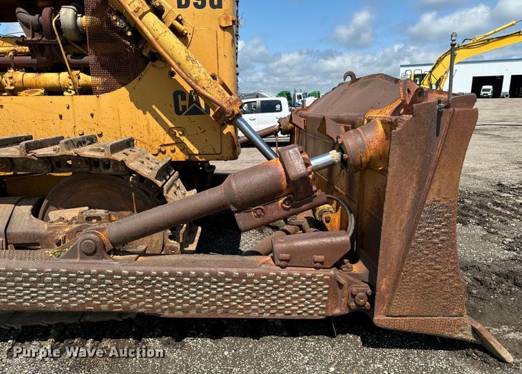 image for item EH4366 1973 Caterpillar D9G dozer