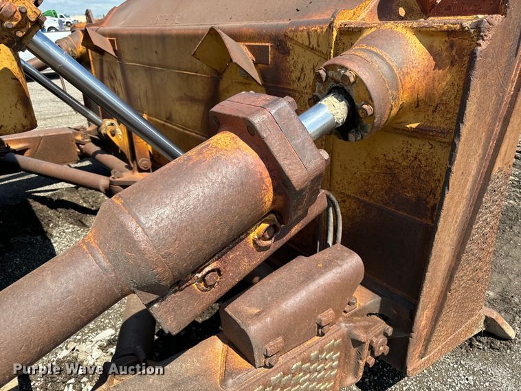 image for item EH4366 1973 Caterpillar D9G dozer