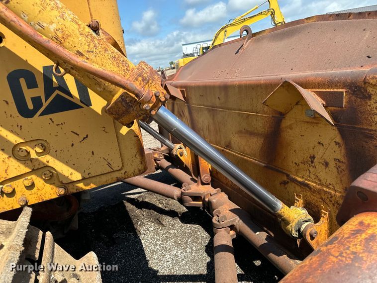 image for item EH4366 1973 Caterpillar D9G dozer