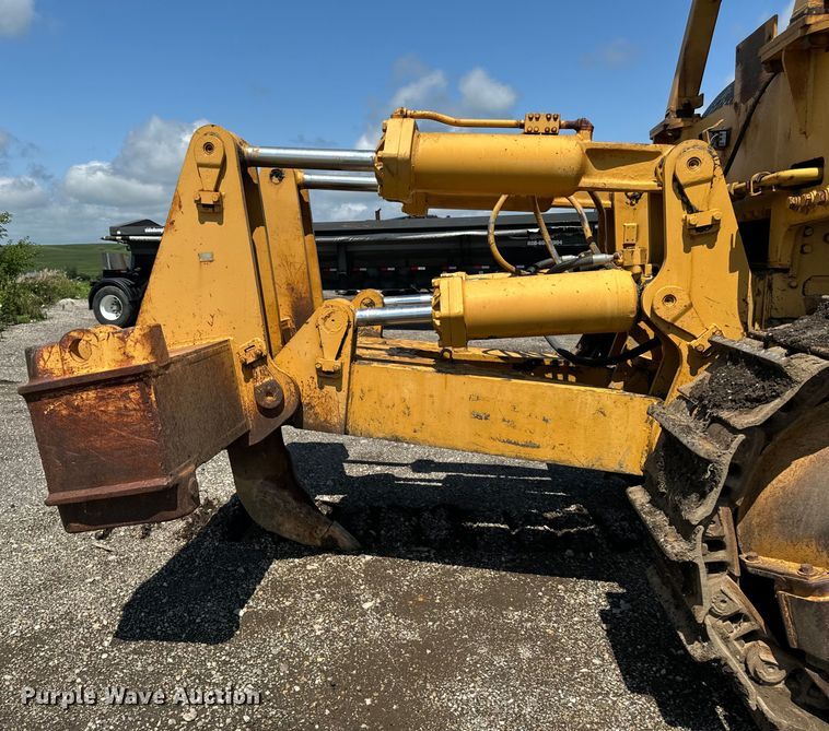 image for item EH4366 1973 Caterpillar D9G dozer