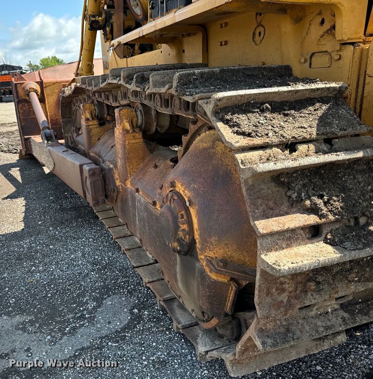image for item EH4366 1973 Caterpillar D9G dozer