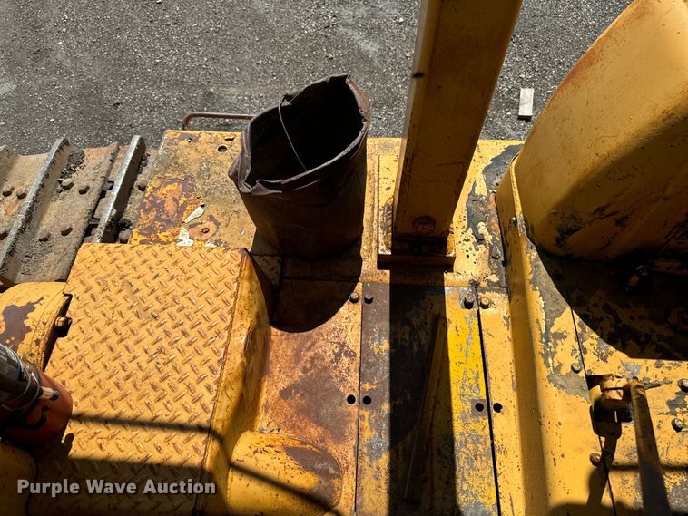 image for item EH4366 1973 Caterpillar D9G dozer