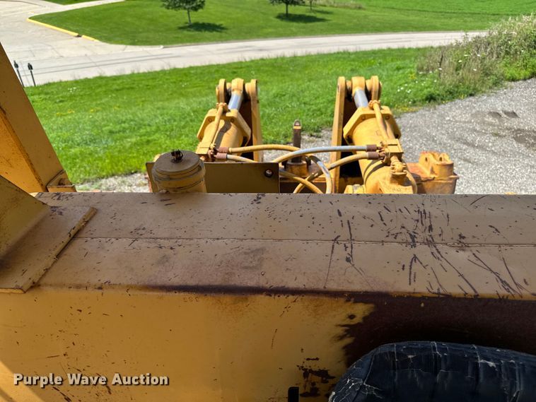 image for item EH4366 1973 Caterpillar D9G dozer