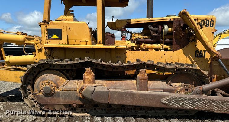 image for item EH4366 1973 Caterpillar D9G dozer