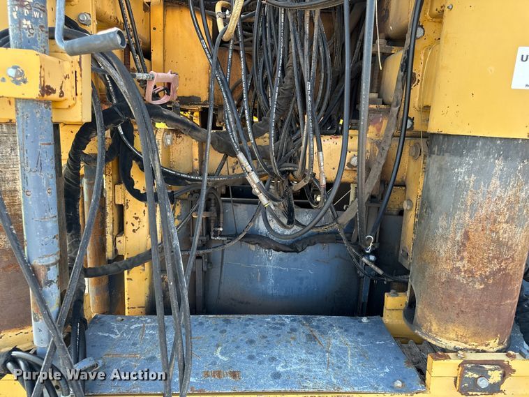 image for item EH4368 HEM 8-16 slip form paver