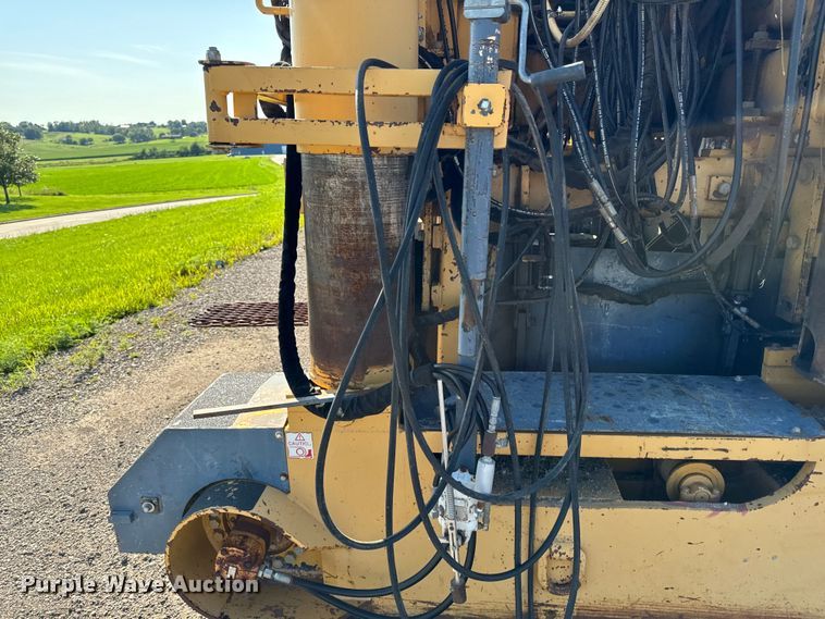 image for item EH4368 HEM 8-16 slip form paver