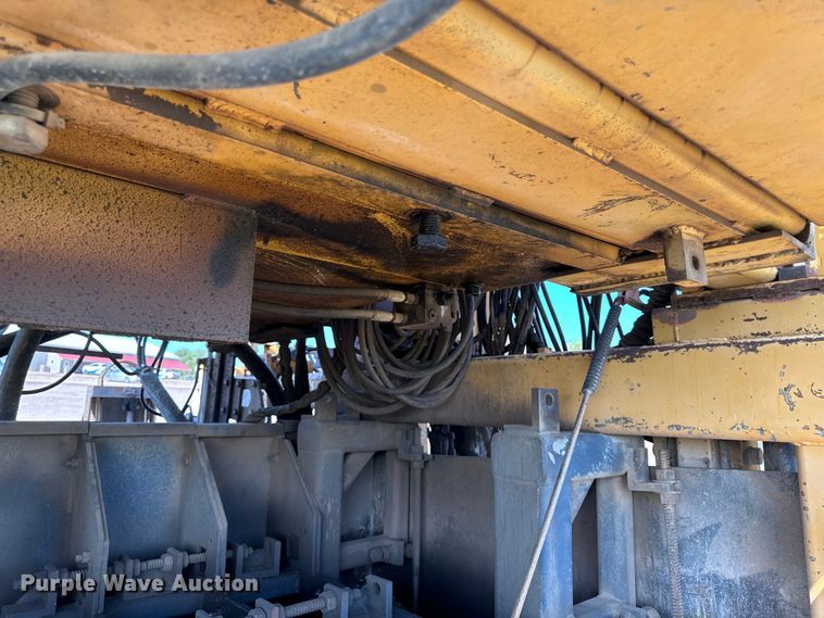 image for item EH4368 HEM 8-16 slip form paver