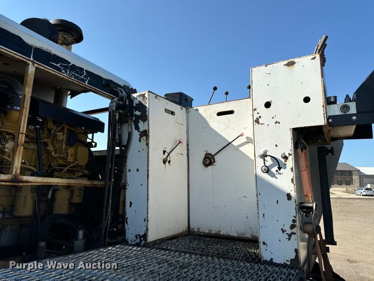 image for item EH4368 HEM 8-16 slip form paver