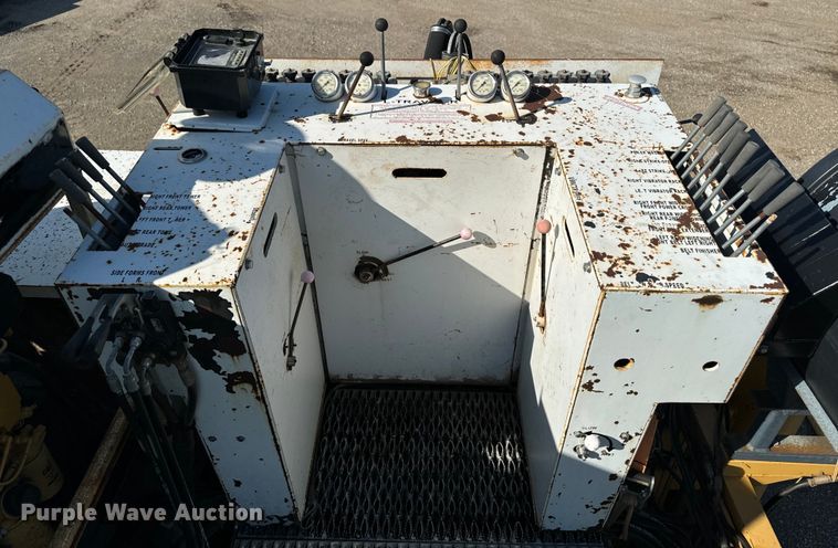 image for item EH4368 HEM 8-16 slip form paver