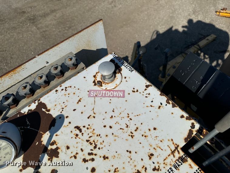 image for item EH4368 HEM 8-16 slip form paver