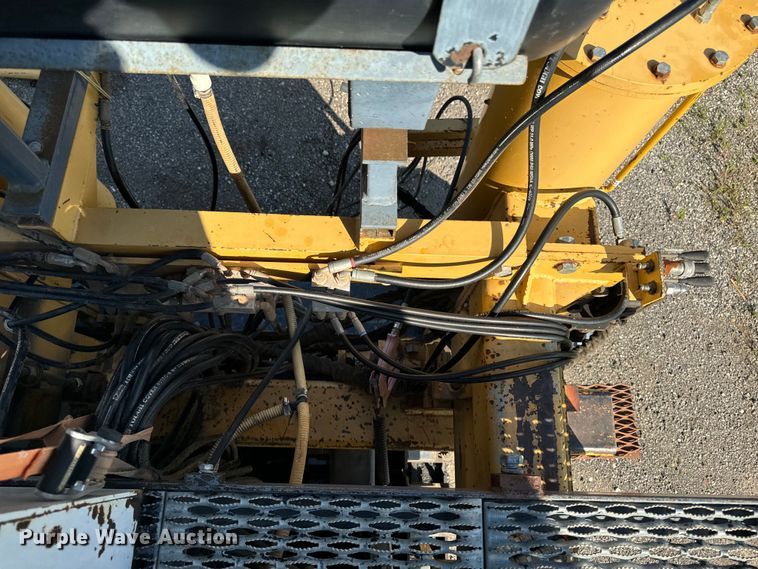 image for item EH4368 HEM 8-16 slip form paver