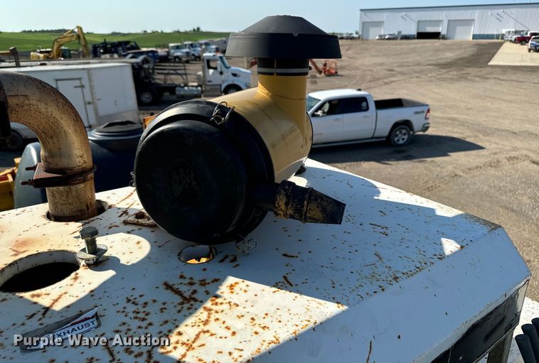 image for item EH4368 HEM 8-16 slip form paver