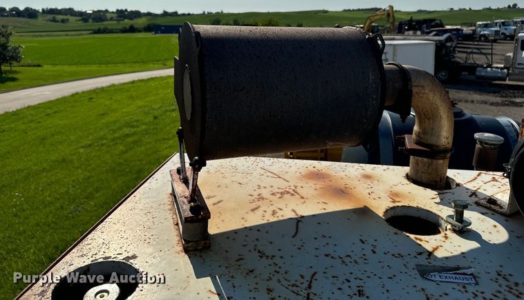 image for item EH4368 HEM 8-16 slip form paver