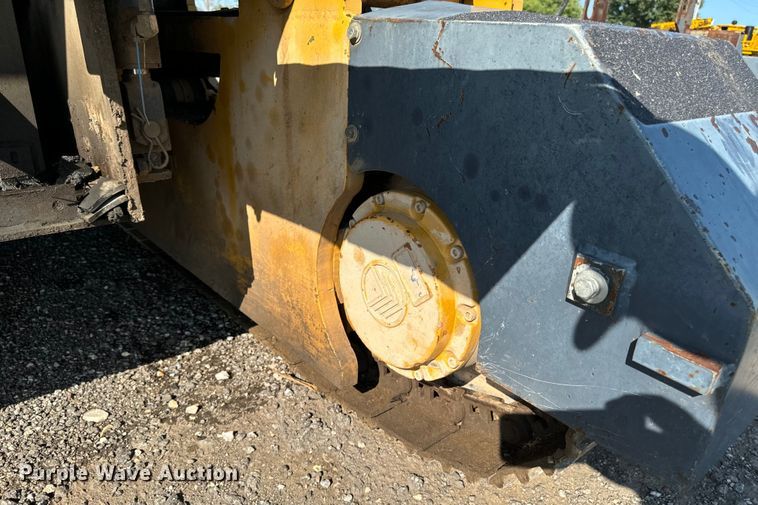 image for item EH4368 HEM 8-16 slip form paver