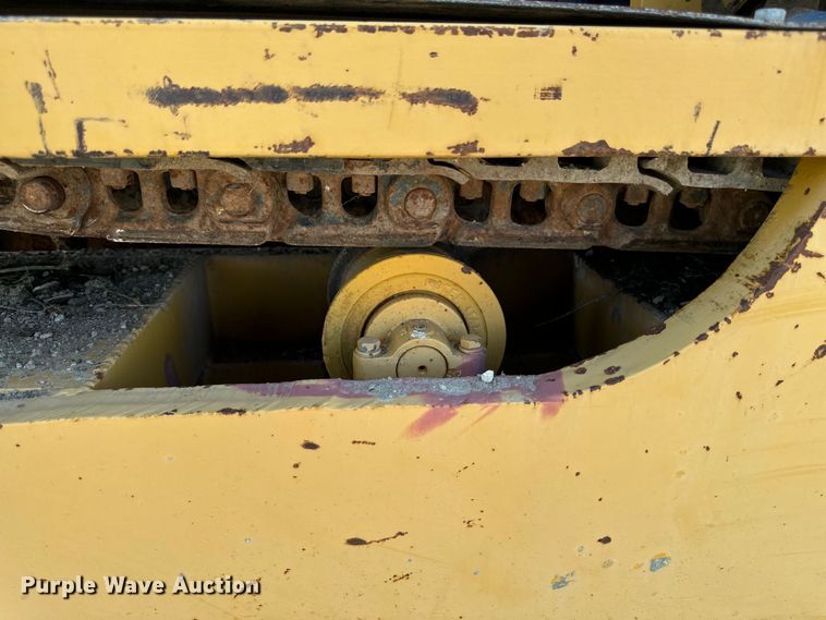 image for item EH4368 HEM 8-16 slip form paver