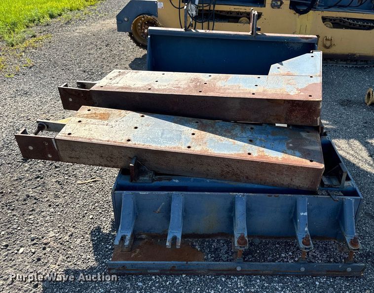 image for item EH4368 HEM 8-16 slip form paver