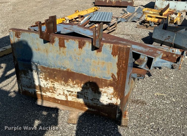 image for item EH4368 HEM 8-16 slip form paver