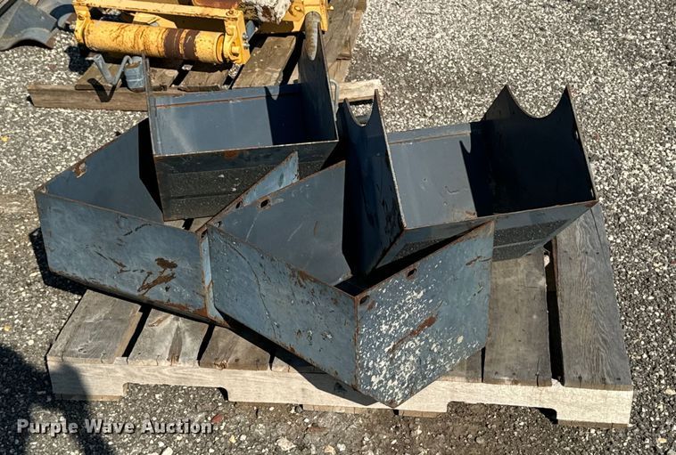 image for item EH4368 HEM 8-16 slip form paver