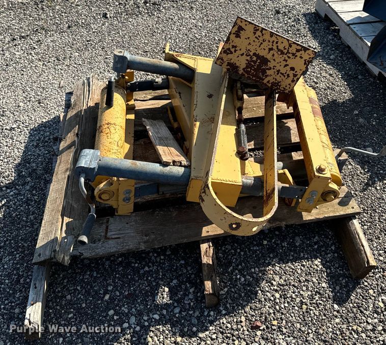 image for item EH4368 HEM 8-16 slip form paver