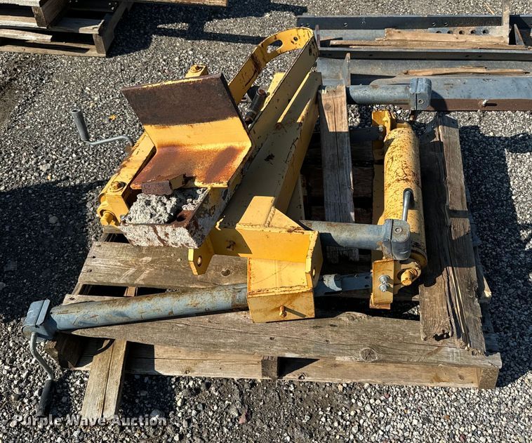 image for item EH4368 HEM 8-16 slip form paver