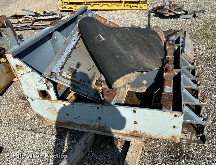 image for item EH4368 HEM 8-16 slip form paver