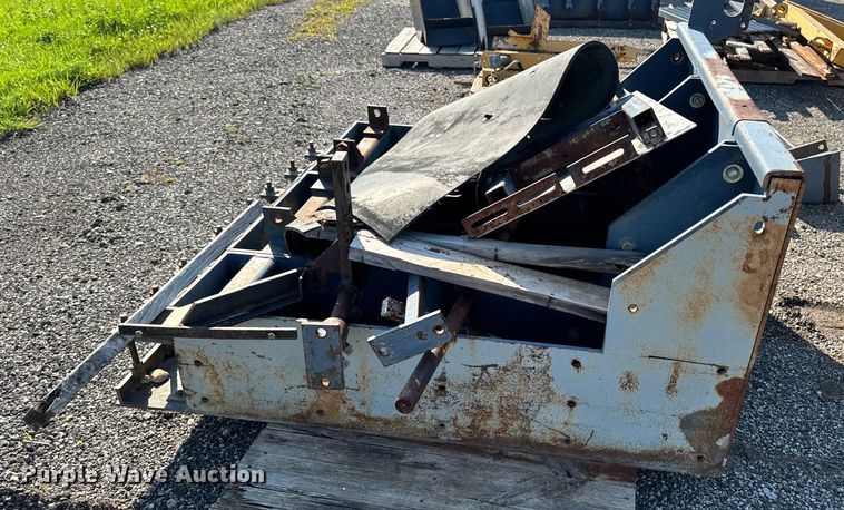 image for item EH4368 HEM 8-16 slip form paver