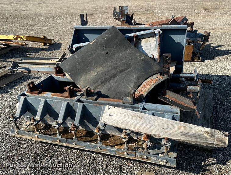 image for item EH4368 HEM 8-16 slip form paver