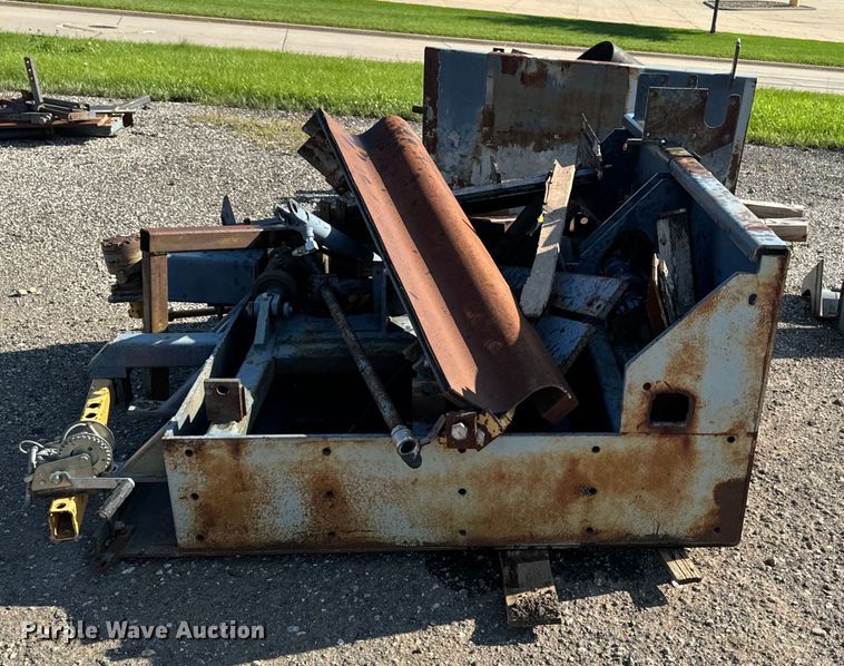 image for item EH4368 HEM 8-16 slip form paver