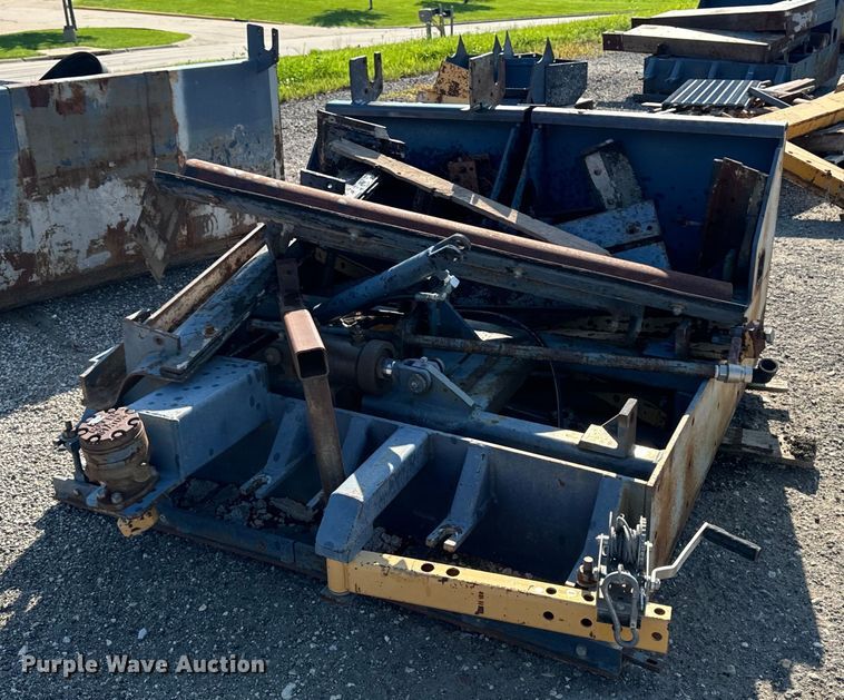 image for item EH4368 HEM 8-16 slip form paver