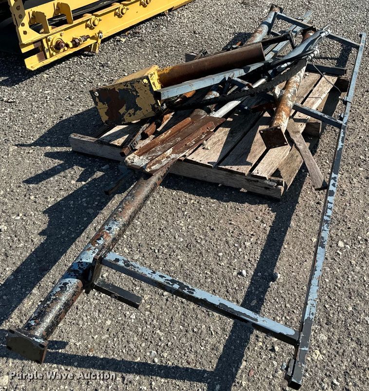 image for item EH4368 HEM 8-16 slip form paver