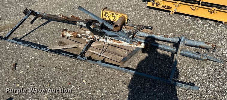 image for item EH4368 HEM 8-16 slip form paver