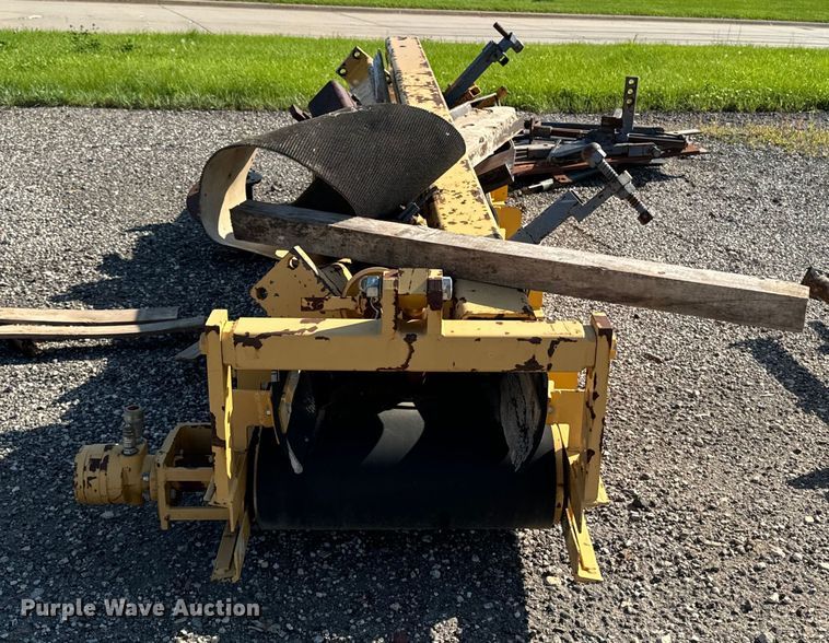 image for item EH4368 HEM 8-16 slip form paver