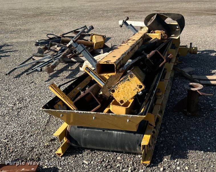 image for item EH4368 HEM 8-16 slip form paver