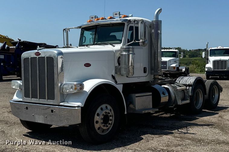 image for item EH4369 2013 Peterbilt 388 semi truck