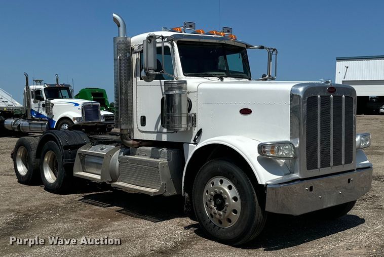image for item EH4369 2013 Peterbilt 388 semi truck
