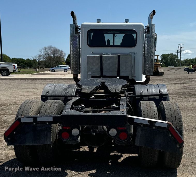 image for item EH4369 2013 Peterbilt 388 semi truck