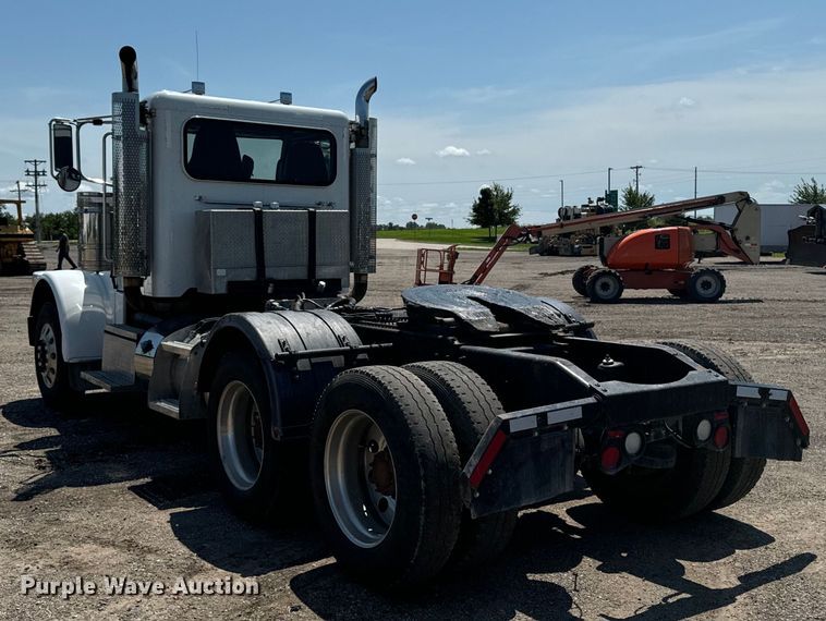 image for item EH4369 2013 Peterbilt 388 semi truck