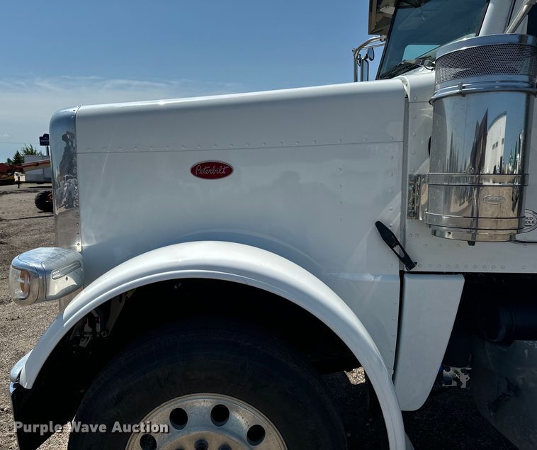 image for item EH4369 2013 Peterbilt 388 semi truck