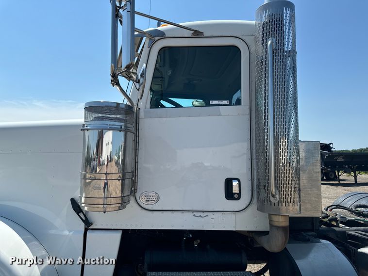image for item EH4369 2013 Peterbilt 388 semi truck