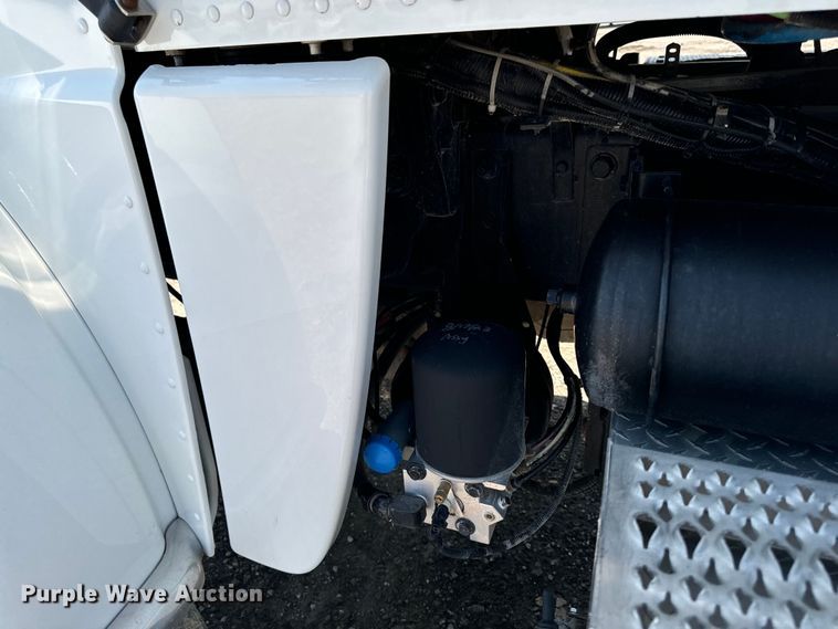 image for item EH4369 2013 Peterbilt 388 semi truck