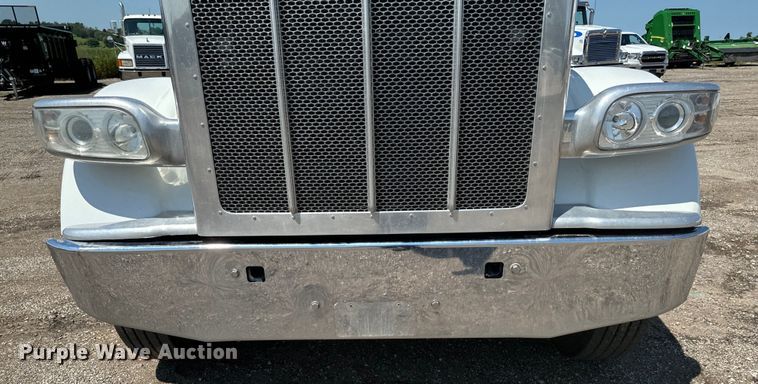 image for item EH4369 2013 Peterbilt 388 semi truck