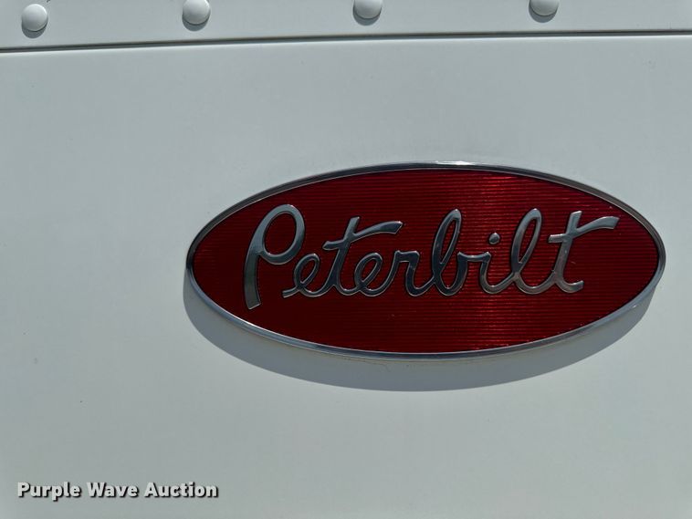 image for item EH4369 2013 Peterbilt 388 semi truck