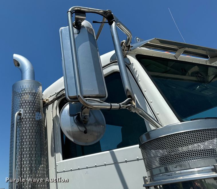 image for item EH4369 2013 Peterbilt 388 semi truck