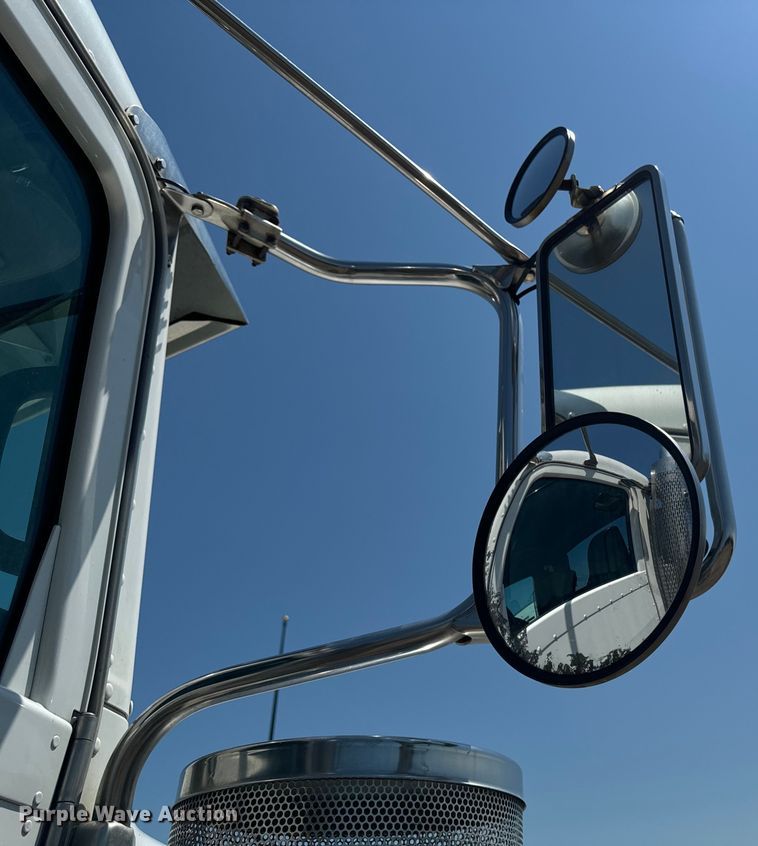 image for item EH4369 2013 Peterbilt 388 semi truck